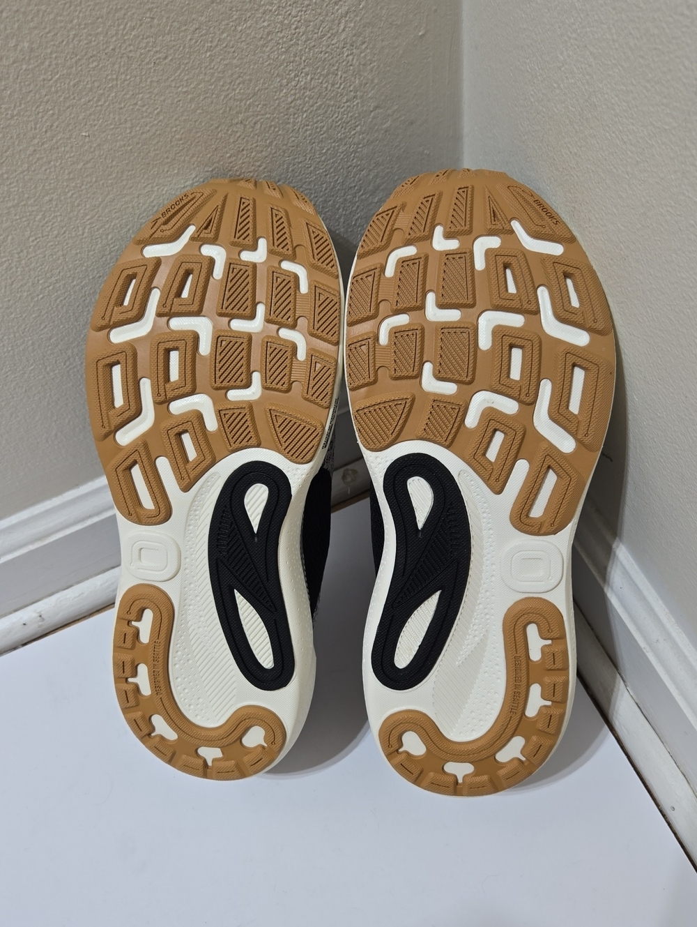 Brooks Women's Adrenaline GTS 24 Running Shoes - Picture 5 of 7